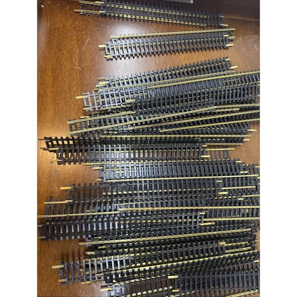 Atlas HO Scale Train Tracks Lot Of 61 pieces 9 inch Straight Snap Track - Picture 10 of 12